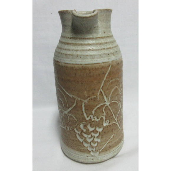 Artisan Pottery Stoneware 3D Pitcher 2 Tone Tan Browns Grapes Marked HB 8"x5" - Picture 4 of 9